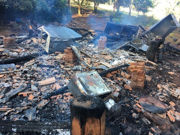 Capa Casa pega fogo em Erval Seco