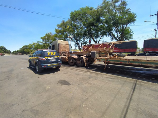 Capa PRF prende motorista embriagado que dirigia caminhão em zigue-zague