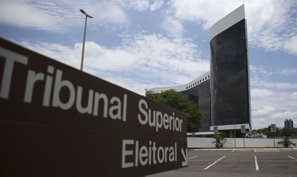 Capa TSE aprova plano para ampliar transparência nas eleições
