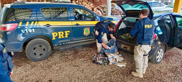 Capa PRF prende traficantes e apreende droga em Tio Hugo